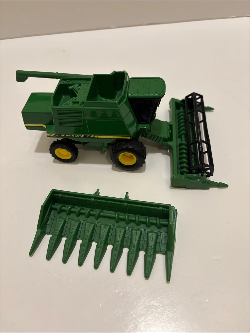 Ertl John Deere combine with two headers. Item 5604. 1/64 scale.